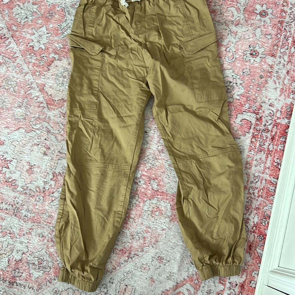 New cargo pants FOR SALE! 10-12 girls plants very cute and stylish